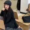 Conjunto de Tres Piezas para Niña Otoño 2026 Nuevo Llegada Chaleco Negro de Punto Pantalones de Pierna Ancha Camisa de Manga Larga Base Estilo Coreano para Niña