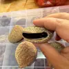 Fabricante de Fuente Artesanal de Indonesia, Piezas de Cáscara de Fruta Negra Semiacabadas Vendidas Individualmente, Se Pueden Usar como Materiales para Sonajeros, Carrillones de Viento y Campanas de Bricolaje