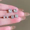 Pendientes Cuadrados de Circonita Super Brillantes con Cierre de Plata para Mujer, Exquisitos y Compactos, Pendientes de Alta Gama Suaves con las Orejas que Se Pueden Usar al Dormir Sin Necesidad de Quitárselos