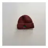 Gorro de punto bordado con letras estilo coreano para niños, unisex, con protección para las orejas, nuevo gorro de invierno a rayas para otoño/invierno, al por mayor