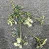 [Material de flor blanca] Arreglo floral de hortensia, rosa, flor de pasto escarchado con decoración de material de hoja de niebla de techo de pasto, flor de simulación para boda
