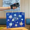 Libro Rojo Explosiones Bolsa de Regalo Día del Niño Bolso de Cartón Rígido Sentido Avanzado Regalo de Cumpleaños Bolsa de Papel Logo