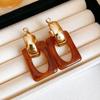 Brincos de Argola Quadrados Geométricos de Resina Europeus e Americanos, Estilo Fashion Dupla Face, Brincos Elegantes de Nicho de Alta Qualidade para Mulheres