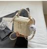 Versión coreana transfronteriza de un bolso de caja con todo a juego, nuevo bolso popular de 2024, bolso cuadrado pequeño con textura portátil para mujer