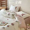 Romántico Set Francés de Algodón Cepillado 100S de Cuatro Piezas Flores Pequeñas Bordado de Toalla Ribete de Encaje Funda Nórdica Cálido Otoño e Invierno