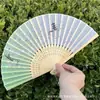 Leque Dobrável Estilo Antigo Transfronteiriço para o Verão, Estilo Chinês, Hanfu, Cheongsam, Leque Pequeno Dobrável de Bambu Portátil para Mulheres