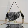 Nova Bolsa de Axila Primavera 2025 Retrô Portátil Retrô Grande Capacidade Bolsa Sela Ombro Feminina Bolsa Transversal
