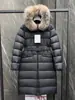 Chamarra ligera de plumón Moncler m-brand con cuello de piel, corte ajustado, para mujer, estilo corto, cuerpo acanalado ajustado, engrosada, cálida, casual