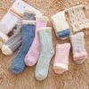Calcetines de terciopelo coral para mujer, calcetines gruesos de toalla para dormir en el suelo, calcetines largos de confinamiento para otoño e invierno, calcetines cálidos hasta media pantorrilla con forro polar