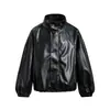 Jaqueta de motocicleta masculina com gola alta, vibe moderna, estilo workwear punk, corte solto, cor sólida, jaqueta de couro PU brilhante