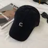 Gorra de Béisbol Bordada con Letra C Estilo Coreano para Mujer con Visera Ancha, Hace que la Cara Parezca Más Pequeña, Gorra Retro Pico de Pato, Nuevo Modelo 2025