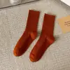 Meias de Algodão Coloridas para Primavera e Outono Meias Femininas Estilo Japonês Cor Sólida ins Meias da Moda Meia-altura Meias Empilhadas Estilo Coreano Meias Esportivas para Estudantes