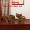 Um Par de Enfeites de Elefantes Auspiciosos, Artesanato em Resina, Decorações de Estilo Chinês Novo para Sala de Estar, TV, Adega