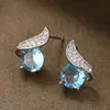 Pendientes de aguja de plata con temperamento dulce súper etéreo, simples, deslumbrantes, de circonita con diamantes completos, con un toque de alta gama, pendientes compactos y brillantes de nicho de lujo ligero