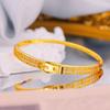 Pulsera de Lujo Ligero de Alta Gama Diseño Nicho Europeo y Americano Hebilla Microincrustada Chapada en Oro Taladro Flash Hebilla de Cinturón Pulsera de Clavos