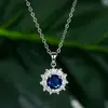 Colar de girassol mais vendido internacionalmente com cravação completa de diamantes, pingente de diamante redondo e uma corrente de clavícula delicada e elegante
