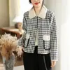 Foto real de un cárdigan tipo suéter estilo Chanel para mujer, versión coreana, adelgazante, elegante, corto, con cuello de solapa