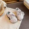 Zapatos para caminar de bebé, zapatos para niñas, nueva colección primavera/otoño 2026, zapatos para bebé de suela blanda, zapatos de lunares para niñas con cierres de velcro, tenis para niños pequeños