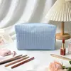 Bolsa de Cosméticos de Seersucker de Venta Caliente Transfronteriza de Mano de Gran Capacidad Bolsa de Lavado Bordada a Rayas Bolsa de Almacenamiento de Cosméticos para Viaje