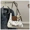 Bolsa Feminina 2024 Nova Outono e Inverno Retrô Grande Capacidade Ombro Único para o Dia a Dia Bolinhas Moda Versátil Bolsa Tote Classe Macia