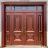 Puerta principal de cuatro hojas enfrentadas, casa rural autoconstruida, puerta de seguridad para uso doméstico.