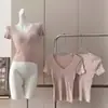 Moda Nova Primavera e Verão 2026 Versátil para o Dia a Dia Decote V Duas Cores Emagrecedor Hot Girl Blusa de Tricô para Mulheres