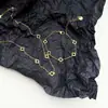 Colar de Aço Titânio com Flores Vazadas Simples Moda Transfronteiriça Europeia e Americana para Mulheres, Joia de Design de Nicho Luxo Leve Corrente da Clavícula