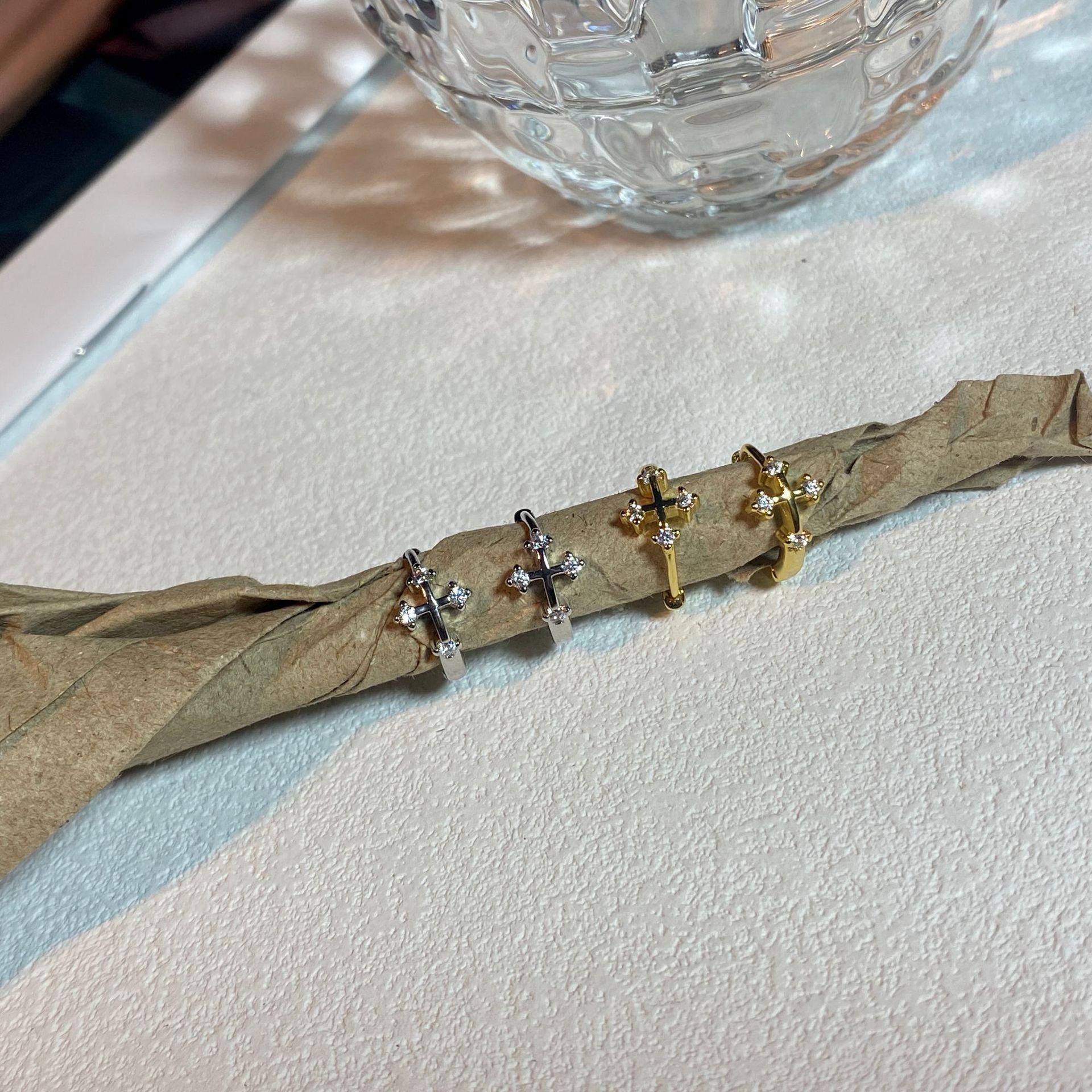 R203#十字架耳扣