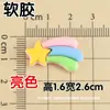 Pequeña Fruta Fresa Tarjeta para el Cabello Infantil Accesorios de Flor Goma Suave Parche de Dibujos Animados Funda de Teléfono Broche de PVC