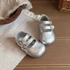 Nueva colección de otoño: Zapatos de cuero estilo británico para niños, zapatos planos de suela blanda para niñas, zapatos de princesa con cierres de velcro, zapatos planos negros