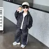 Conjunto de Outono para Meninos 2026 Novo Estiloso e Moderno Roupa de Rua para Bebê de 3-4 Anos Conjunto de Duas Peças para Primavera e Outono Infantil Tendência