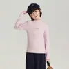 Camiseta de Manga Longa com Estampa de Letras Pudding Haru para Meninas 2025 Outono e Inverno Nova Camisa Básica Versátil de Gola Alta para Crianças