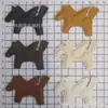 Venda Direta de Fábrica de Pingentes do Ano do Cavalo, Pingentes Pequenos de Cavalo, Etiquetas de Couro Dupla Face, Acessórios para Roupas, Decorações para Sapatos e Chapéus, e Decorações para Bolsas