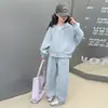 Conjunto Esportivo Casual de Primavera para Meninas Maiores 2026 Novo Estiloso Fashionável Estudante Menina Primavera Outono Cardigã Conjunto de Duas Peças