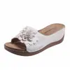 Pantuflas de cuña de talla grande transfronterizas para mujer 2025 Nuevo estilo de verano con diseño calado Sandalias Temu de venta caliente para mujer Sandalias ligeras para exteriores