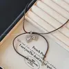 Colar com Pingente de Corda de Couro em Nó de Coração Retrô com Design Requintado e Estilo Versátil para Acessórios de Suéter Feminino