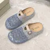 Nuevo estilo exterior hueco transpirable retro sin cordones 2026 verano antideslizante versátil para mujer tacón de cuña punta cerrada pantuflas