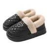 Chinelos de Algodão para Casal Femininos 2026 Novo Estilo Outono/Inverno Plus Veludo Engrossado Quente Impermeável Gola de Pelo Salto Fechado Sapatos Pós-Parto Atacado