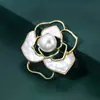 Broche Decorativo Explosivo de TikTok 2024 Nuevo Estilo Estilo Fragante Doble Pin C Camelia de Abuela Fragante Accesorios de Perlas Mujer