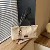 Bolso de axila de diseño retro de nicho transfronterizo para mujer, nuevo bolso de hombro simple estilo coreano, bolso de mano de moda de nicho para el día a día