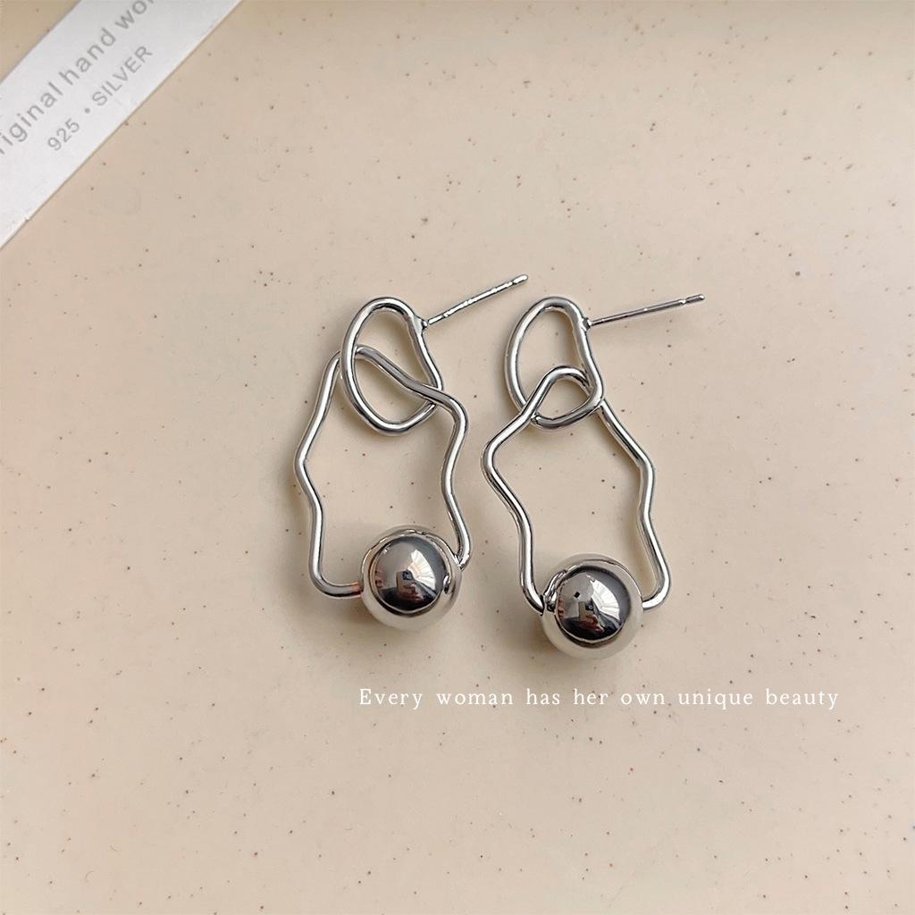 1_0025_Every woman has her own