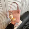 2026 Nueva Bolso Grande de Hombro Único a Cuadros Elegante para Commuter para Mujer, Bolso Tote Niche Lindo Retro de Gran Capacidad