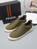 Sapatos Masculinos Marca Z de Guangzhou Estação Europeia 2026 Slip-On Casuais de Negócios Sapatos Brancos Tênis de Moda Masculino