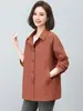Moderna prenda de abrigo de primavera y otoño para mujeres de mediana edad y mayores, corte holgado, talla grande, color liso, estilo cárdigan, top de manga larga, de un solo botón