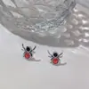 Brincos Minimalistas Preto e Vermelho de Aranha para Mulheres, Doce e Cool Garota Picante, Pequenos e Exquisitos Ear Cuffs Estilo Heavy Metal