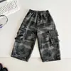 Valle del Viento 2026 Otoño Nuevos Pantalones Camuflados de Bolsillo Grande Modernos y Elegantes para Niños Corte Holgado Únicos Pantalones Rectos para Niños