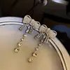 Novos brincos de strass de luxo europeus e americanos de alta qualidade, brincos longos com franjas para mulheres, brincos de diamante com laço da moda