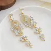 Brincos Geométricos de Folha com Diamantes Coloridos em Liga Metálica com Design de Moda Transfronteiriço para Mulheres Brincos Estilo Europeu e Americano Venda por Atacado