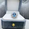 Anel de Espinélio Azul Cultivado em Prata S925 Formato de Ovo 2 Quilates Anel Feminino Nicho High-End Tesouro Colorido Joia para Transmissão ao Vivo Atacado