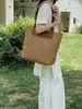 Bolsa de mão de palha transfronteiriça de grande capacidade, nova bolsa tote outono 2026, bolsa de ombro simples para férias na praia no litoral
